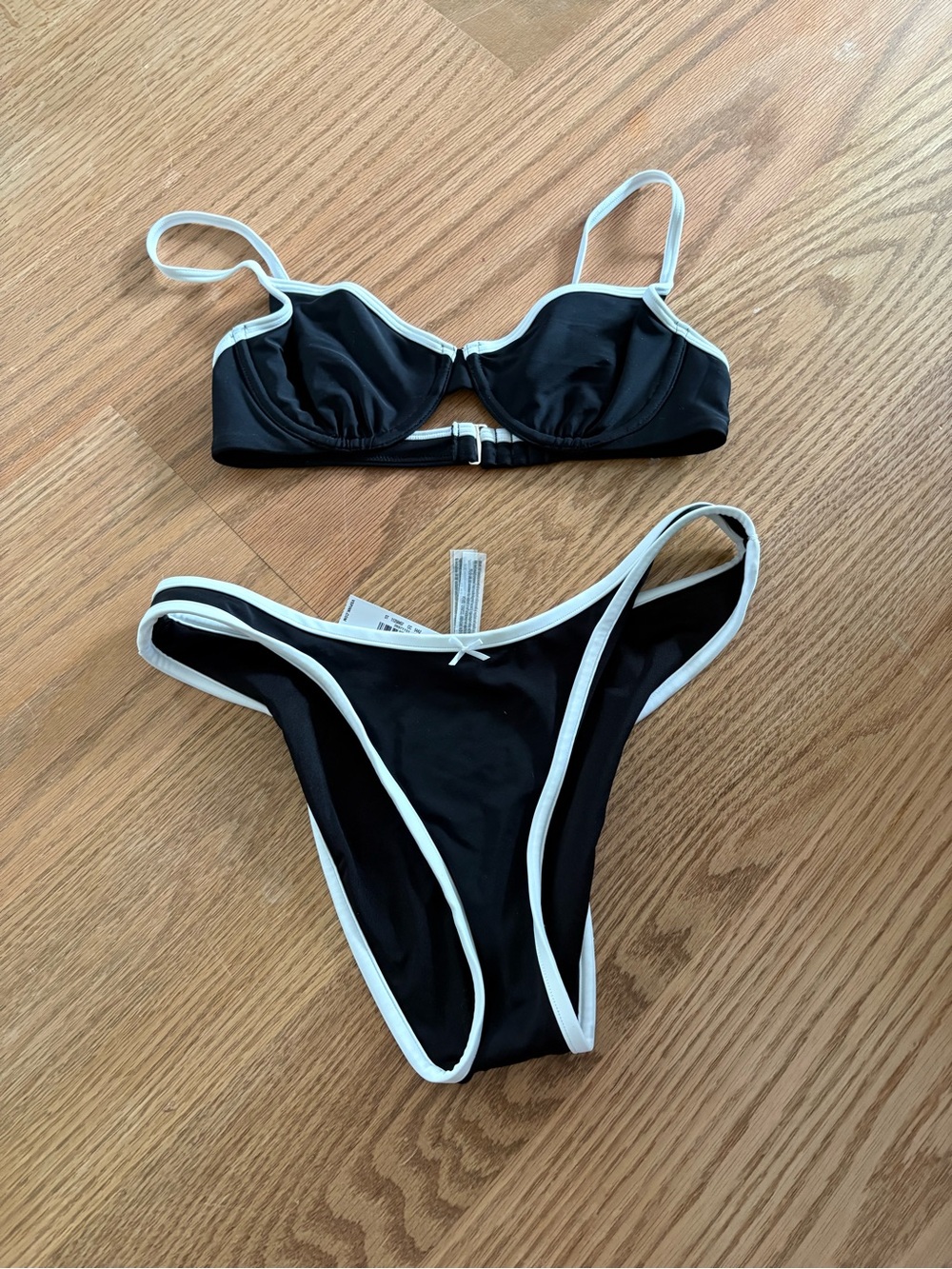 Black and White Contrast Underwire Bikini Set -